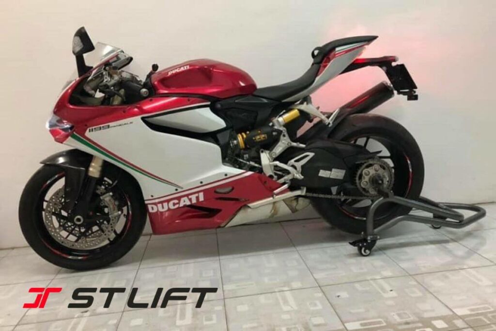 chống nâng xe ducati